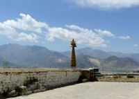 十三世达赖喇嘛土登嘉措金质灵塔
