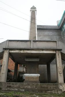 黄泥河革命烈士纪念塔
