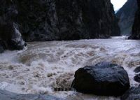 虎跳石落水洞