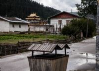 霞给藏族文化生态旅游村
