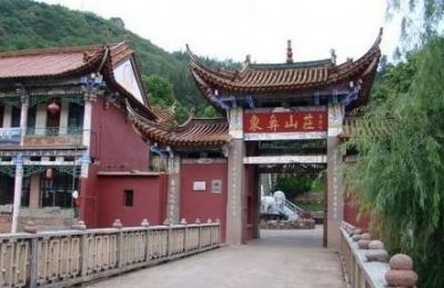 华宁象鼻温泉度假村