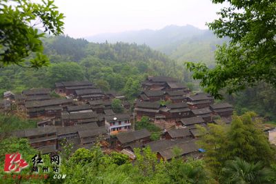江边苗寨