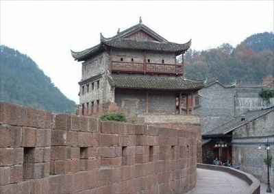 凤凰东门城楼