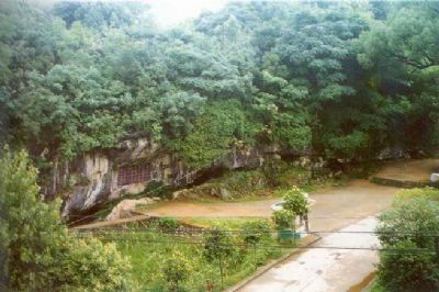 法相岩石刻