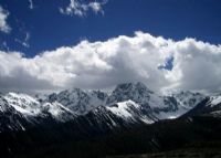 白茫雪山
