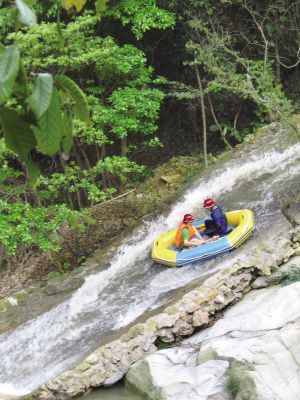 腾龙峡漂流