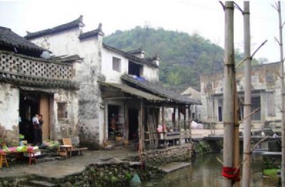 游山村