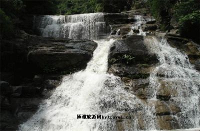龙潭飞瀑