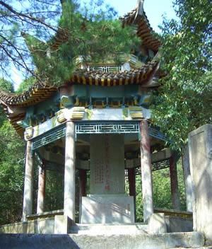 德兴梧风洞死难烈士纪念碑