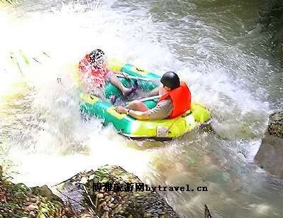 丛林瀑布谷漂流