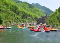 安吉深溪峡谷漂流