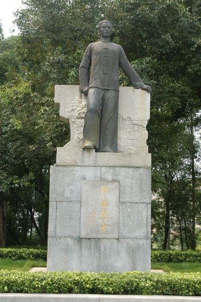 邓培烈士纪念碑