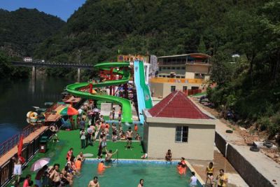 陡水湖漂流乐园