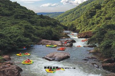 川龙峡森林峡谷漂流