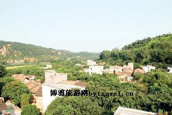 山环水绕荔林秀